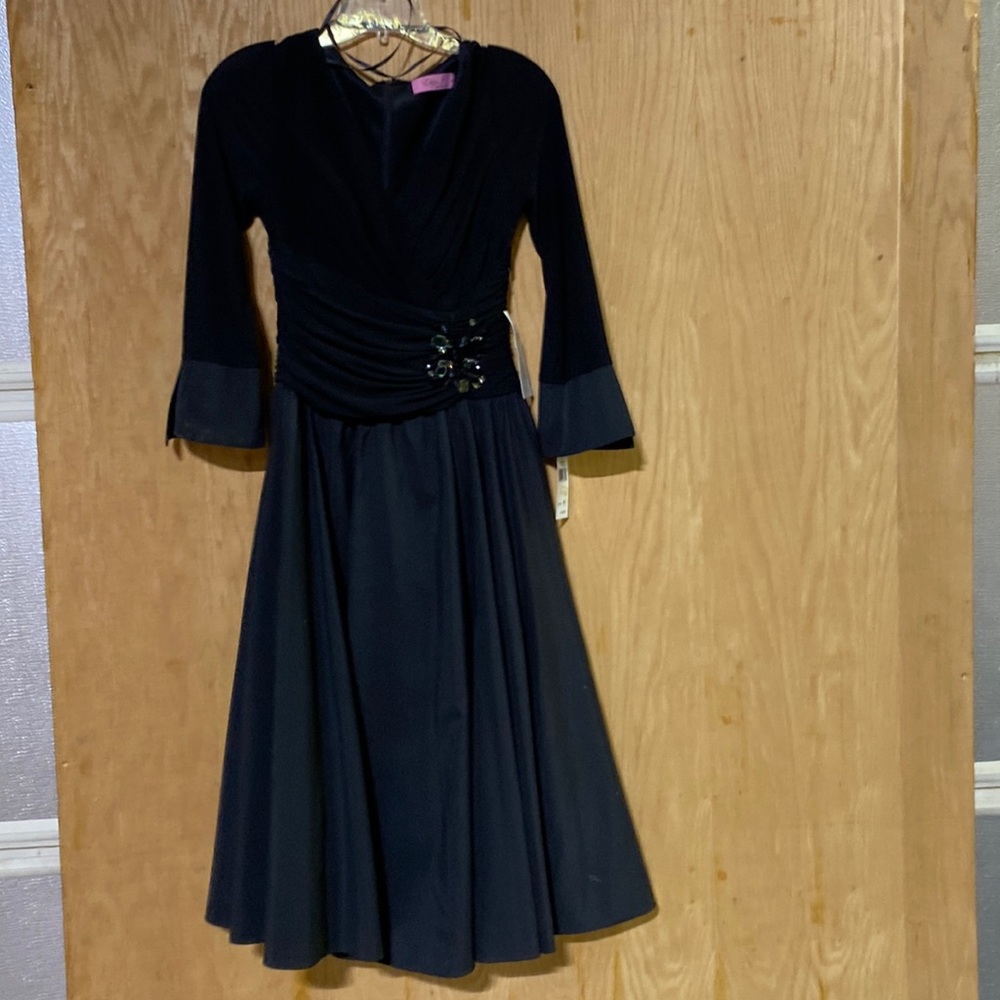 Eliza J Brand new black midi. Excellent condition.